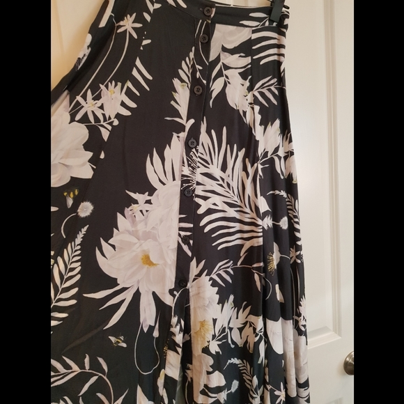 H&M button skirt